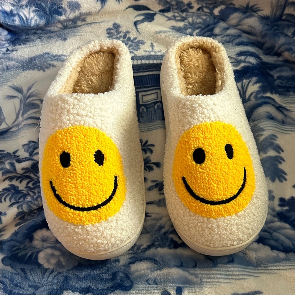Womens Cozy White and Yellow Smiley Face Slippers